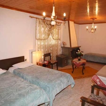 Filoxenia Hotel Коница Екстериор снимка