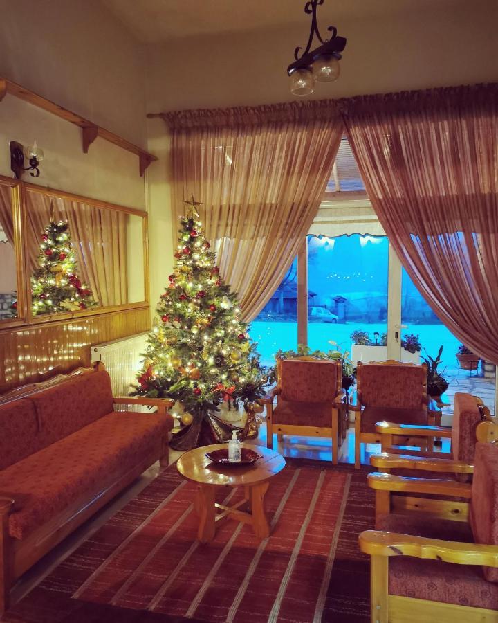 Filoxenia Hotel Коница Екстериор снимка
