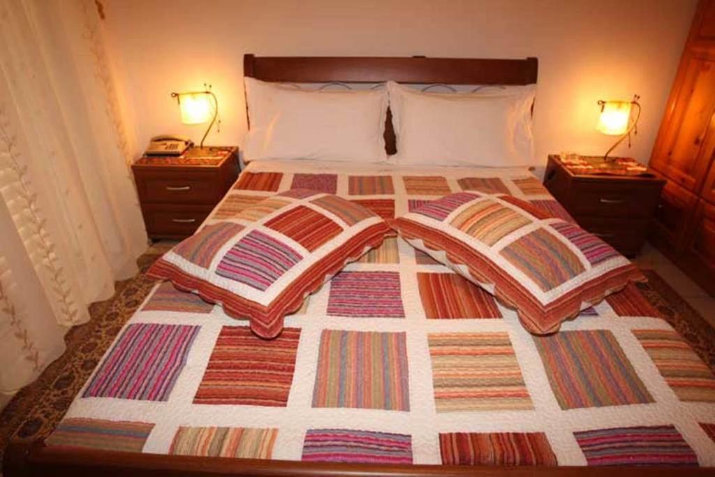Filoxenia Hotel Коница Екстериор снимка