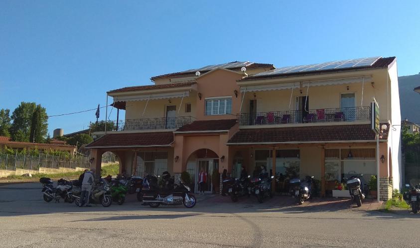 Filoxenia Hotel Коница Екстериор снимка