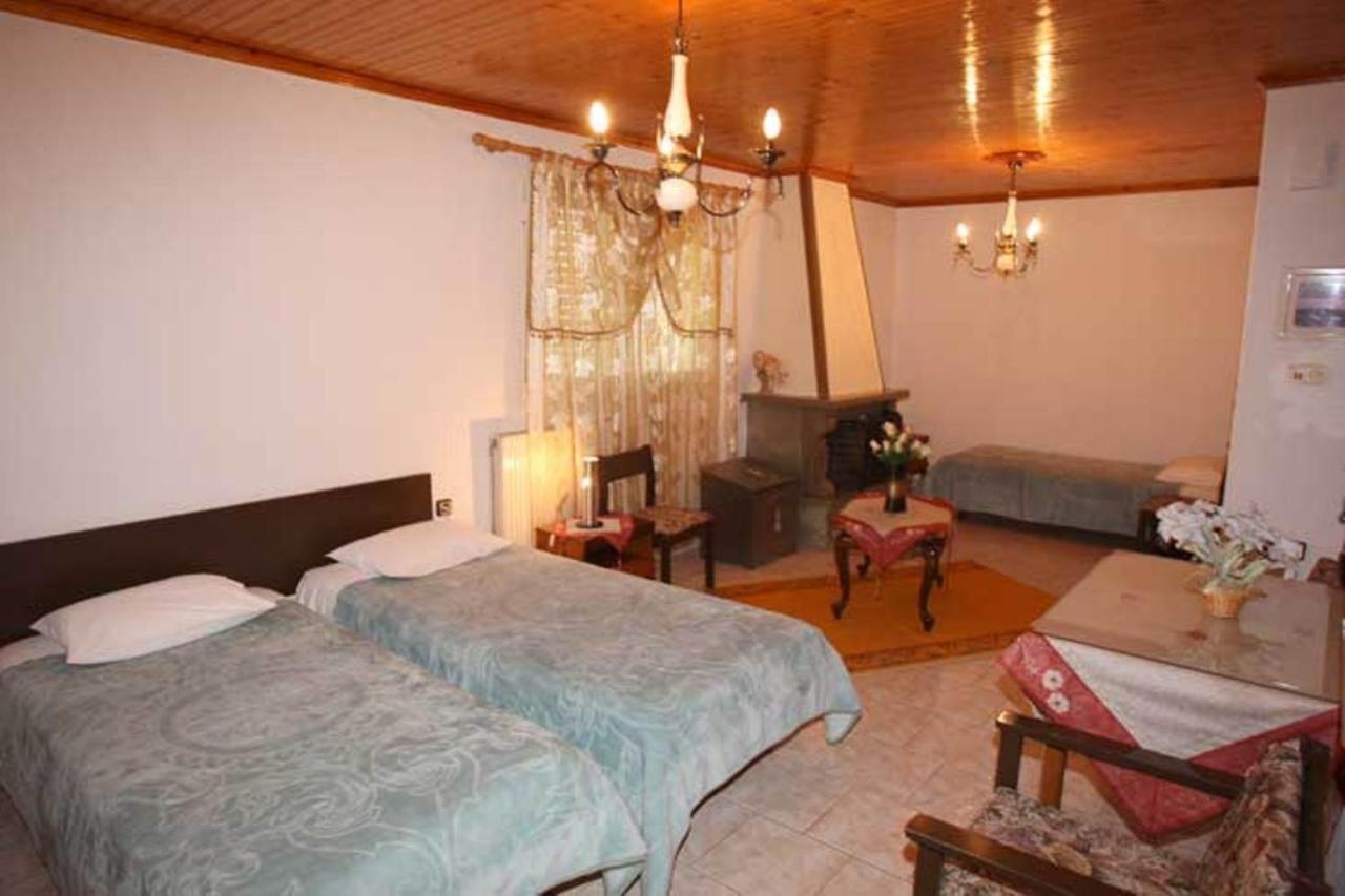 Filoxenia Hotel Коница Екстериор снимка