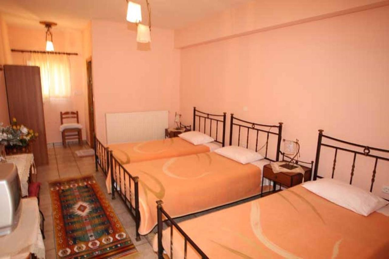 Filoxenia Hotel Коница Екстериор снимка