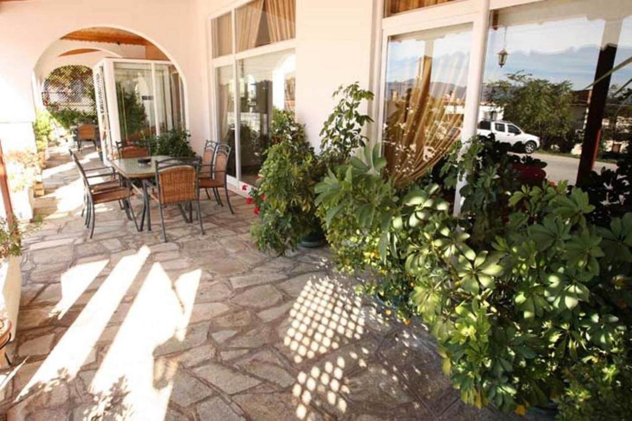 Filoxenia Hotel Коница Екстериор снимка