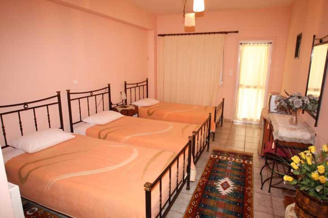 Filoxenia Hotel Коница Екстериор снимка