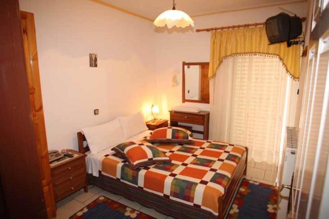 Filoxenia Hotel Коница Екстериор снимка